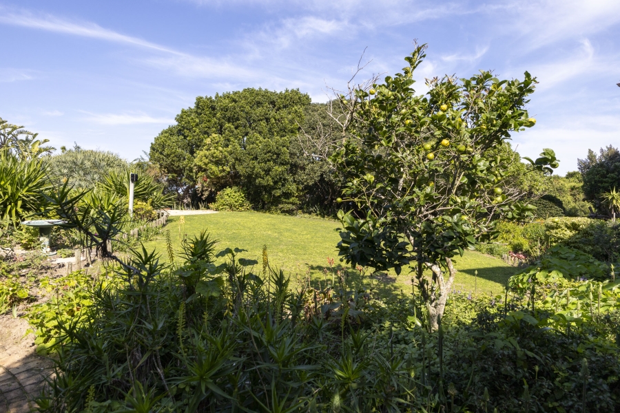 7 Bedroom Property for Sale in West Beach Eastern Cape
